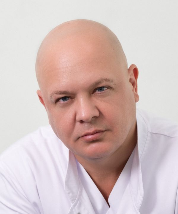 Николай Вячеславович Волов, 
кандидат медицинских наук, доцент, врач-оториноларинголог, челюстно-лицевой хирург, главный врач клиники «Амбулаторный центр №1», доцент кафедры клинической медицины медицинского университета «Реавиз».